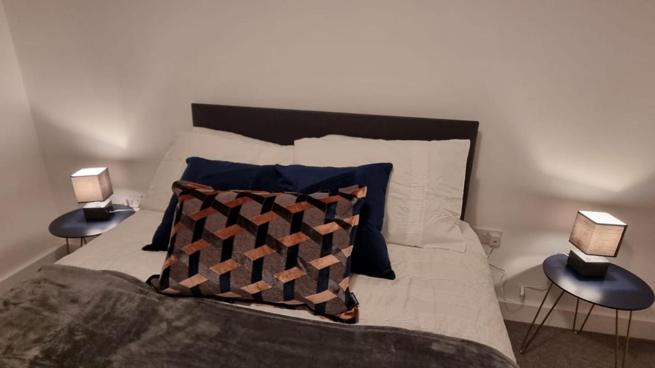 Spacious Balcony View Apt Near Nec Bhx Free Parking Sleeps 4 하키 헬스 외부 사진